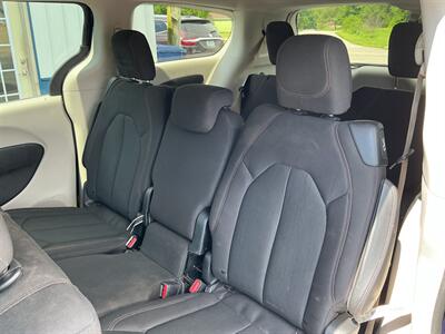 2017 Chrysler Pacifica Touring   - Photo 12 - Terre Haute, IN 47804