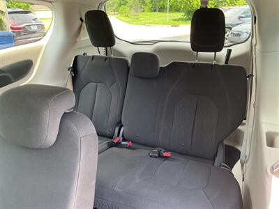 2017 Chrysler Pacifica Touring   - Photo 13 - Terre Haute, IN 47804