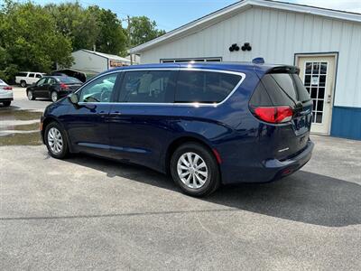 2017 Chrysler Pacifica Touring   - Photo 2 - Terre Haute, IN 47804