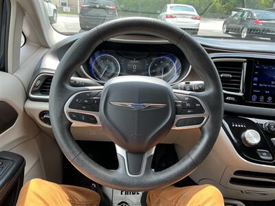 2017 Chrysler Pacifica Touring   - Photo 17 - Terre Haute, IN 47804