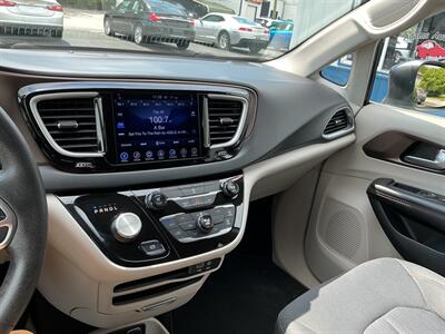 2017 Chrysler Pacifica Touring   - Photo 21 - Terre Haute, IN 47804