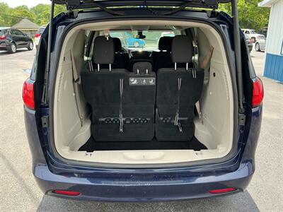 2017 Chrysler Pacifica Touring   - Photo 32 - Terre Haute, IN 47804