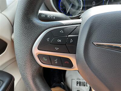 2017 Chrysler Pacifica Touring   - Photo 19 - Terre Haute, IN 47804