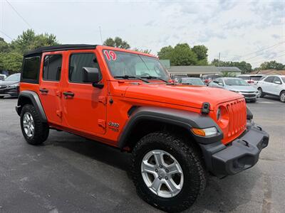 2019 Jeep Wrangler Unlimited Sport S   - Photo 6 - Terre Haute, IN 47804