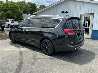 2021 Chrysler Pacifica Touring L - Photo 3 - Terre Haute, IN 47804