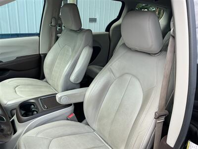 2021 Chrysler Pacifica Touring L - Photo 10 - Terre Haute, IN 47804