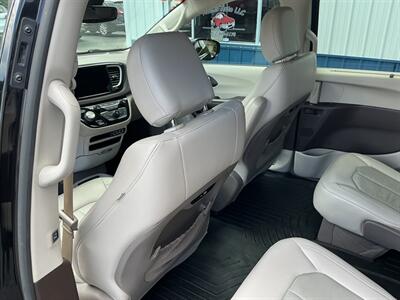 2021 Chrysler Pacifica Touring L - Photo 12 - Terre Haute, IN 47804