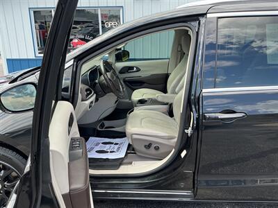 2021 Chrysler Pacifica Touring L - Photo 8 - Terre Haute, IN 47804