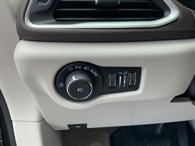 2021 Chrysler Pacifica Touring L - Photo 18 - Terre Haute, IN 47804