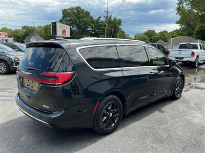 2021 Chrysler Pacifica Touring L - Photo 5 - Terre Haute, IN 47804