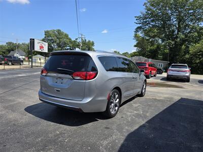 2019 Chrysler Pacifica Limited   - Photo 7 - Terre Haute, IN 47804