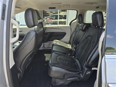 2019 Chrysler Pacifica Limited   - Photo 14 - Terre Haute, IN 47804