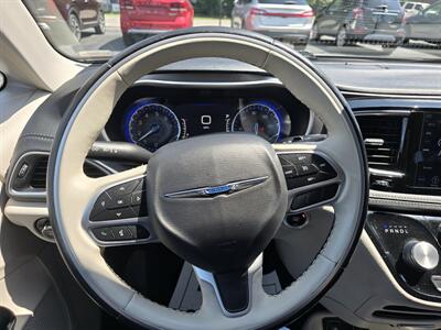 2019 Chrysler Pacifica Limited   - Photo 19 - Terre Haute, IN 47804