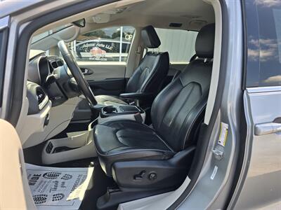 2019 Chrysler Pacifica Limited   - Photo 13 - Terre Haute, IN 47804