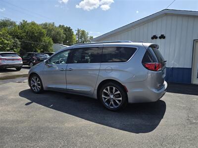 2019 Chrysler Pacifica Limited   - Photo 5 - Terre Haute, IN 47804