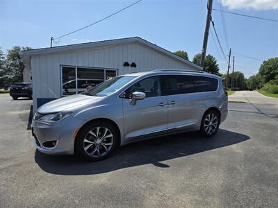 2019 Chrysler Pacifica Limited   - Photo 3 - Terre Haute, IN 47804