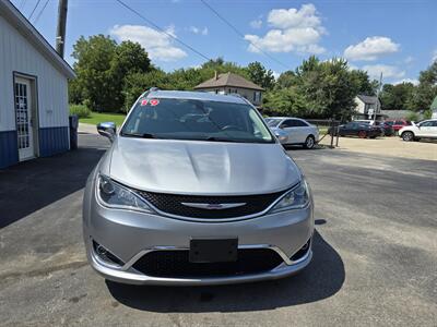 2019 Chrysler Pacifica Limited   - Photo 10 - Terre Haute, IN 47804