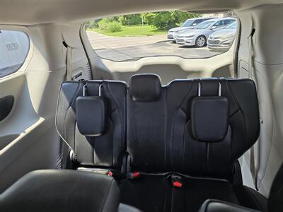 2019 Chrysler Pacifica Limited   - Photo 17 - Terre Haute, IN 47804