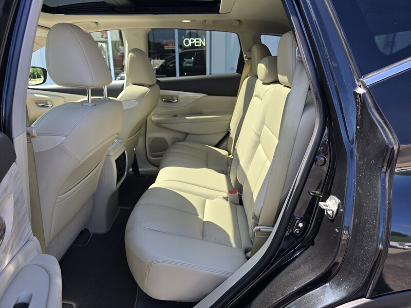 2017 Nissan Murano Platinum - Photo 18 - Terre Haute, IN 47804