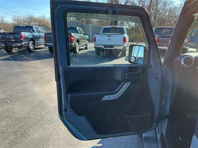 2014 Jeep Wrangler Sahara   - Photo 11 - Terre Haute, IN 47804
