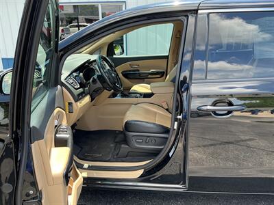2017 Kia Sedona SX   - Photo 8 - Terre Haute, IN 47804
