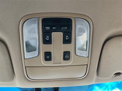 2017 Kia Sedona SX   - Photo 30 - Terre Haute, IN 47804