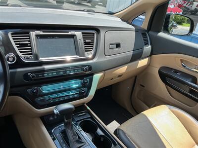 2017 Kia Sedona SX   - Photo 20 - Terre Haute, IN 47804