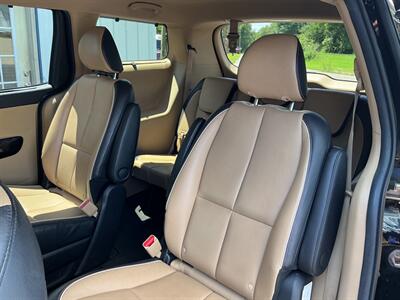 2017 Kia Sedona SX   - Photo 12 - Terre Haute, IN 47804
