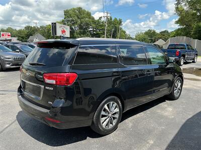2017 Kia Sedona SX   - Photo 5 - Terre Haute, IN 47804