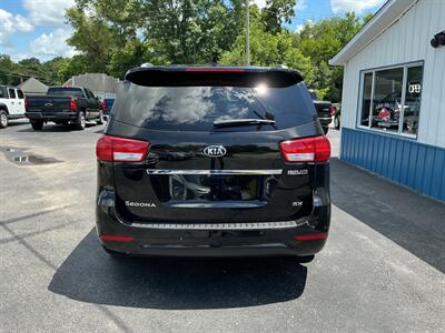2017 Kia Sedona SX   - Photo 4 - Terre Haute, IN 47804