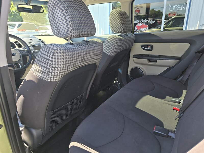 2013 Kia Soul + - Photo 15 - Terre Haute, IN 47804