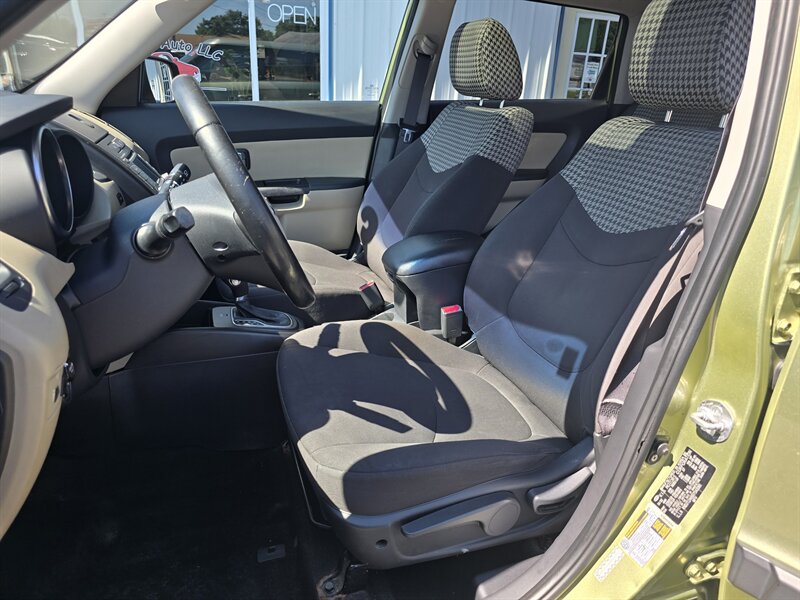 2013 Kia Soul + - Photo 13 - Terre Haute, IN 47804