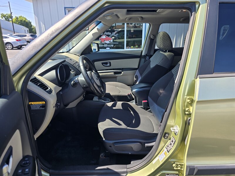 2013 Kia Soul + - Photo 10 - Terre Haute, IN 47804