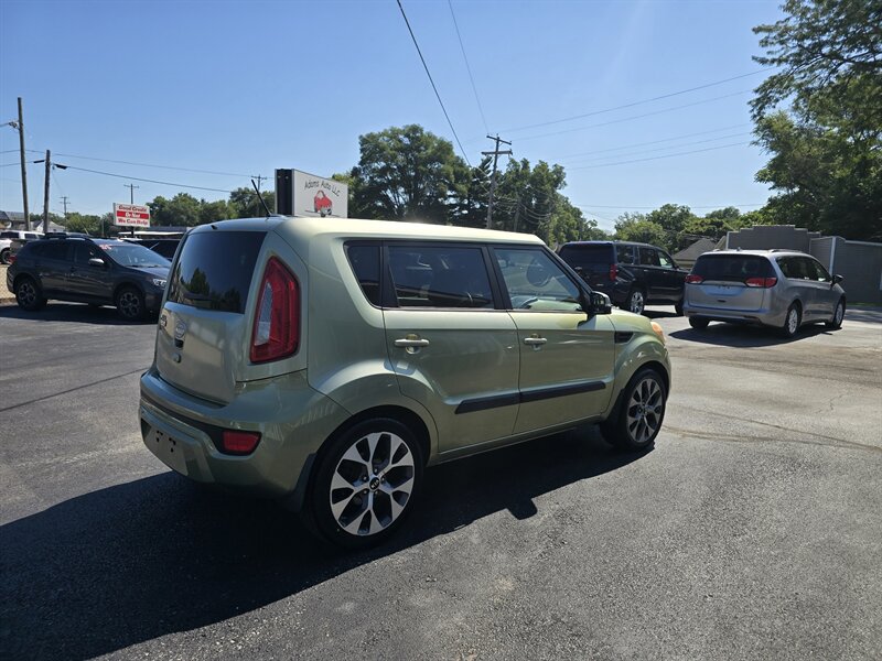 2013 Kia Soul + - Photo 7 - Terre Haute, IN 47804