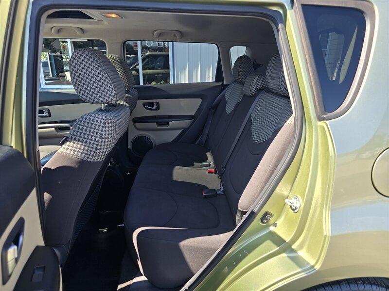 2013 Kia Soul + - Photo 11 - Terre Haute, IN 47804