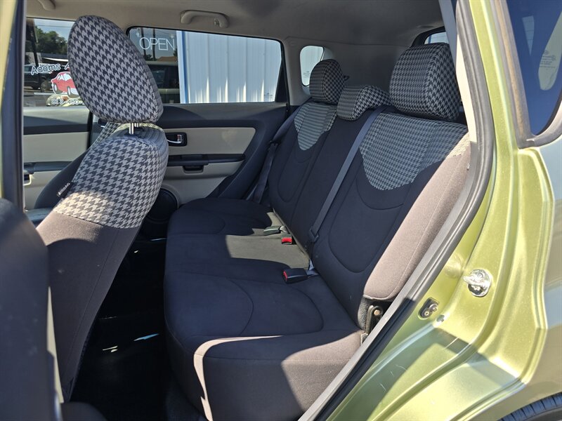 2013 Kia Soul + - Photo 14 - Terre Haute, IN 47804