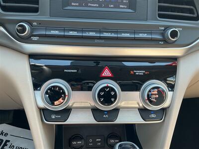 2019 Hyundai ELANTRA SE - Photo 22 - Terre Haute, IN 47804