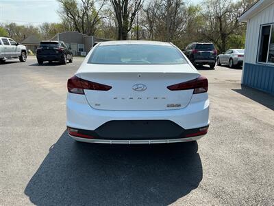 2019 Hyundai ELANTRA SE - Photo 3 - Terre Haute, IN 47804