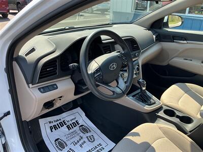 2019 Hyundai ELANTRA SE - Photo 8 - Terre Haute, IN 47804