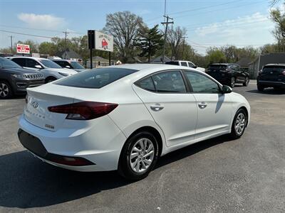 2019 Hyundai ELANTRA SE - Photo 4 - Terre Haute, IN 47804