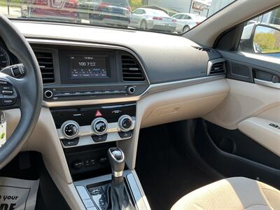 2019 Hyundai ELANTRA SE - Photo 20 - Terre Haute, IN 47804