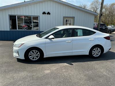 2019 Hyundai ELANTRA SE - Photo 1 - Terre Haute, IN 47804