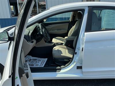 2019 Hyundai ELANTRA SE - Photo 7 - Terre Haute, IN 47804