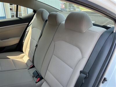 2019 Hyundai ELANTRA SE - Photo 12 - Terre Haute, IN 47804