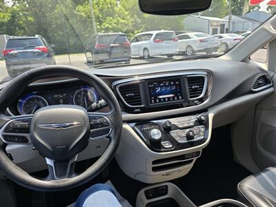 2020 Chrysler Voyager LXi   - Photo 33 - Terre Haute, IN 47804
