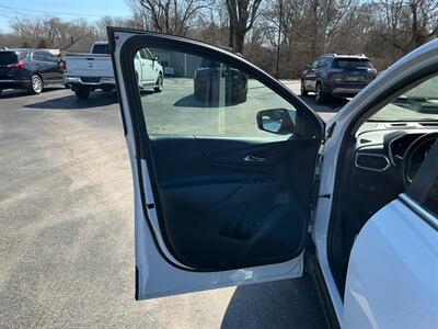 2022 Chevrolet Equinox LT - Photo 14 - Terre Haute, IN 47804