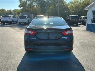 2016 Ford Fusion SE - Photo 4 - Terre Haute, IN 47804
