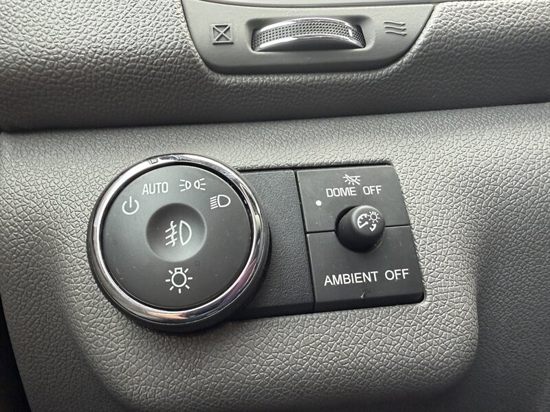 2017 Chevrolet Traverse LT - Photo 28 - Terre Haute, IN 47804