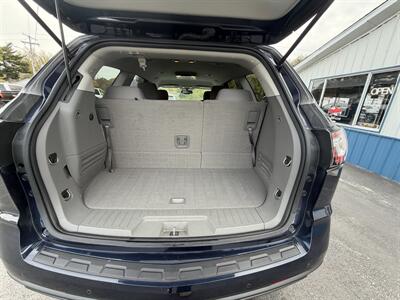 2017 Chevrolet Traverse LT - Photo 11 - Terre Haute, IN 47804