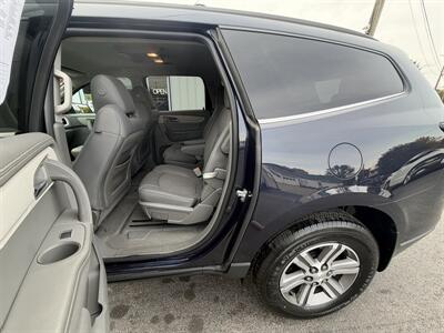2017 Chevrolet Traverse LT - Photo 9 - Terre Haute, IN 47804
